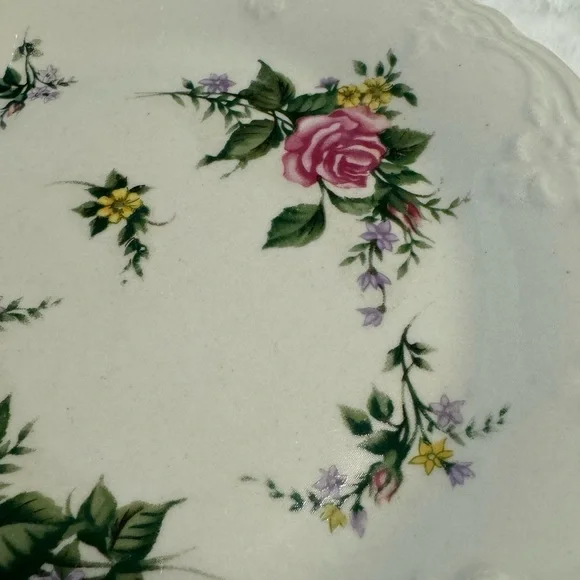 Beverly Rose White Pink Floral Dinnerware Salad Plates Elegant Cottagecore VTG - Picture 5 of 11